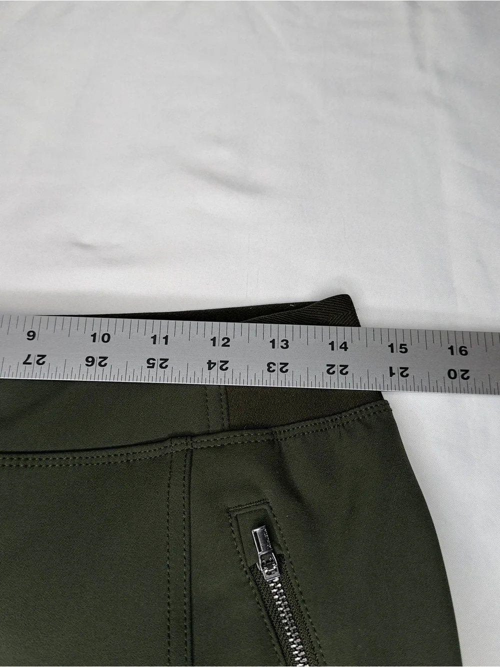 Athleta Endless High Rise Cargo  Pants in Aspen Olive Size 6 - Picture 10 of 15